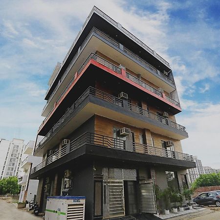 Super Townhouse Cloud Bay, Near Genpact, Sector-69, Gurgaon Hotel Bagian luar foto