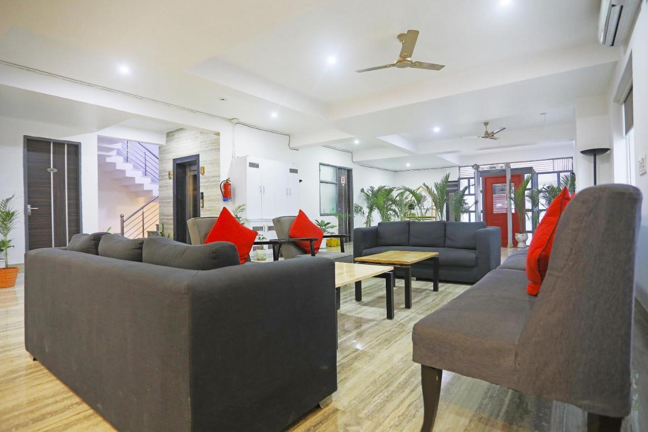 Super Townhouse Cloud Bay, Near Genpact, Sector-69, Gurgaon Hotel Bagian luar foto