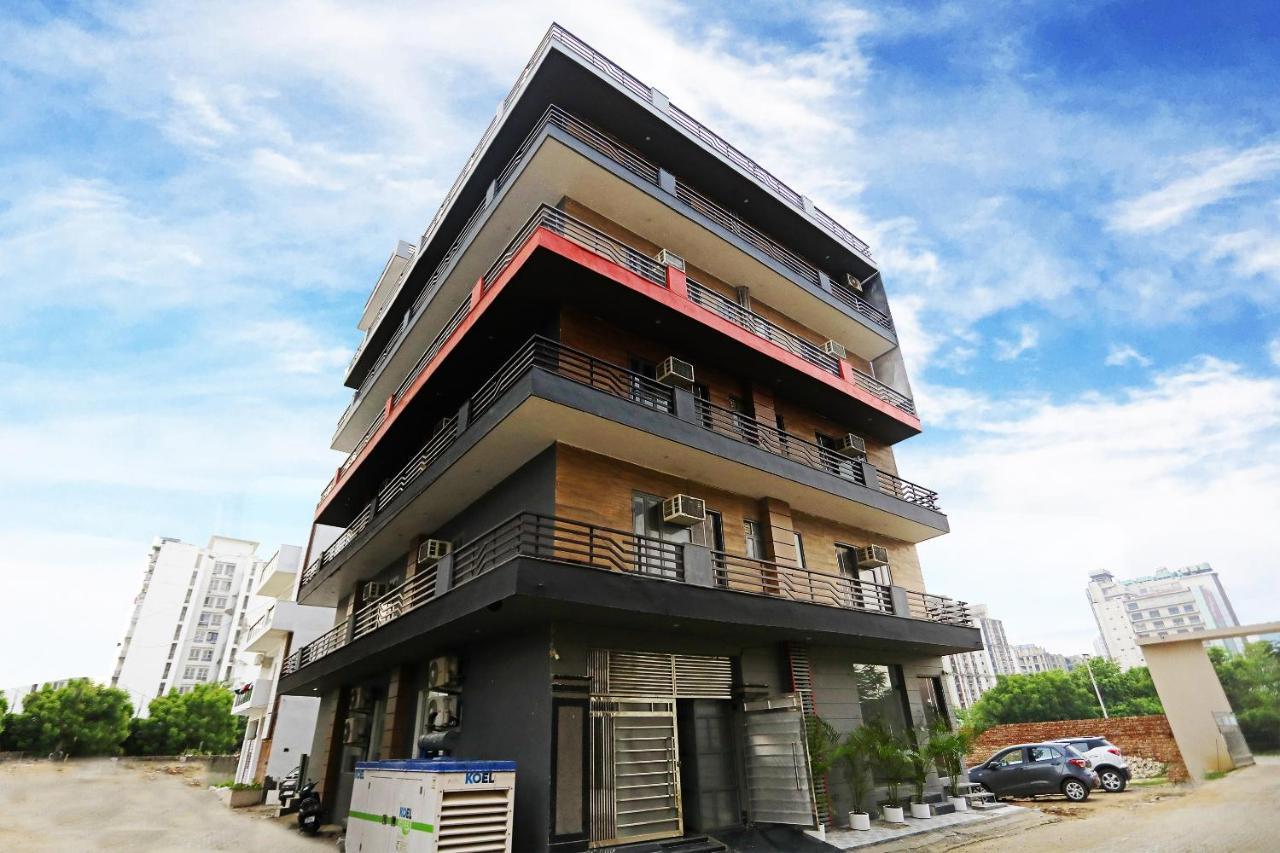 Super Townhouse Cloud Bay, Near Genpact, Sector-69, Gurgaon Hotel Bagian luar foto