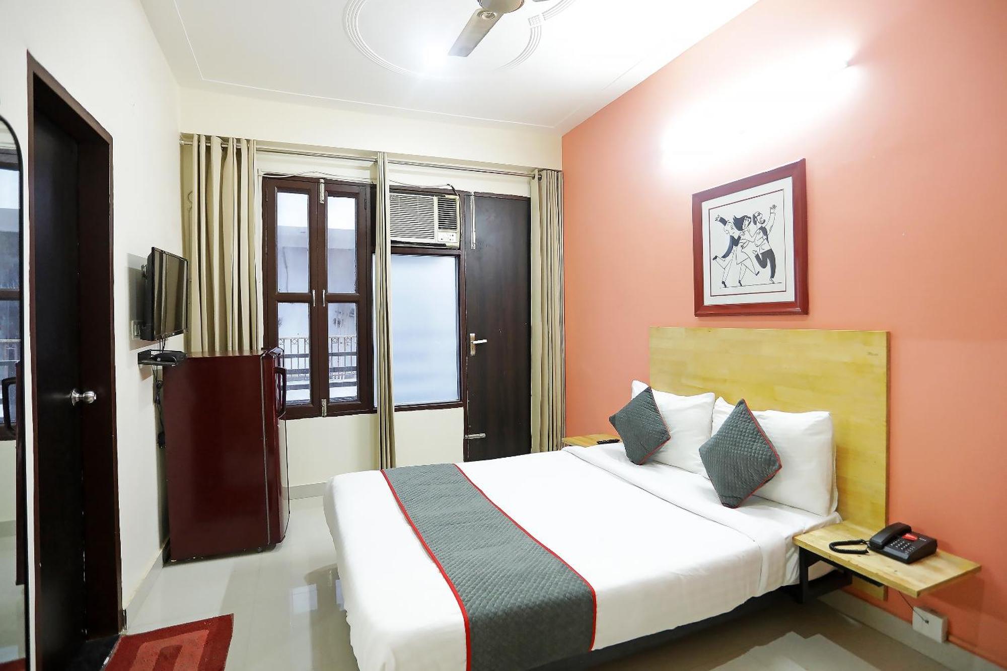 Super Townhouse Cloud Bay, Near Genpact, Sector-69, Gurgaon Hotel Bagian luar foto
