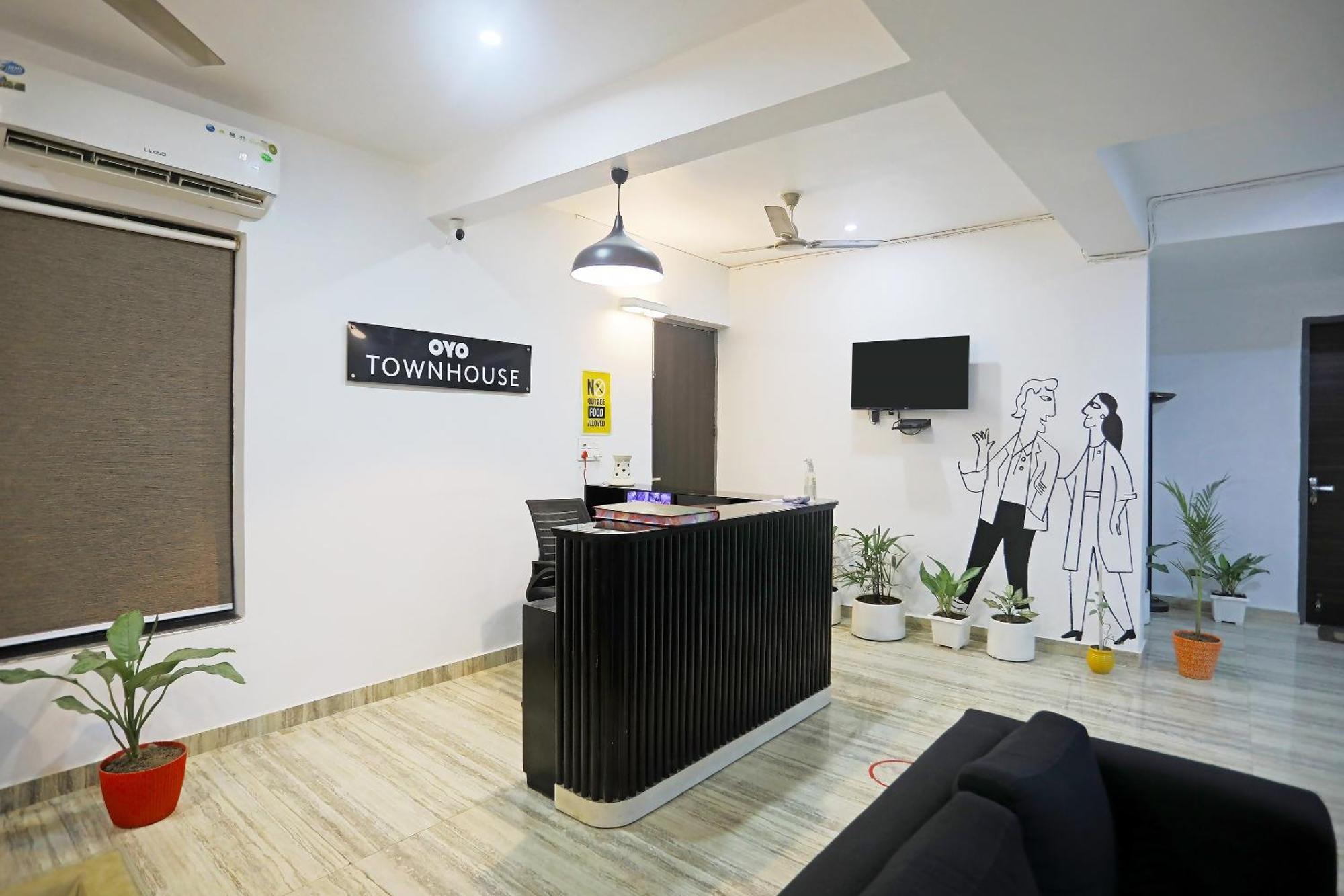 Super Townhouse Cloud Bay, Near Genpact, Sector-69, Gurgaon Hotel Bagian luar foto