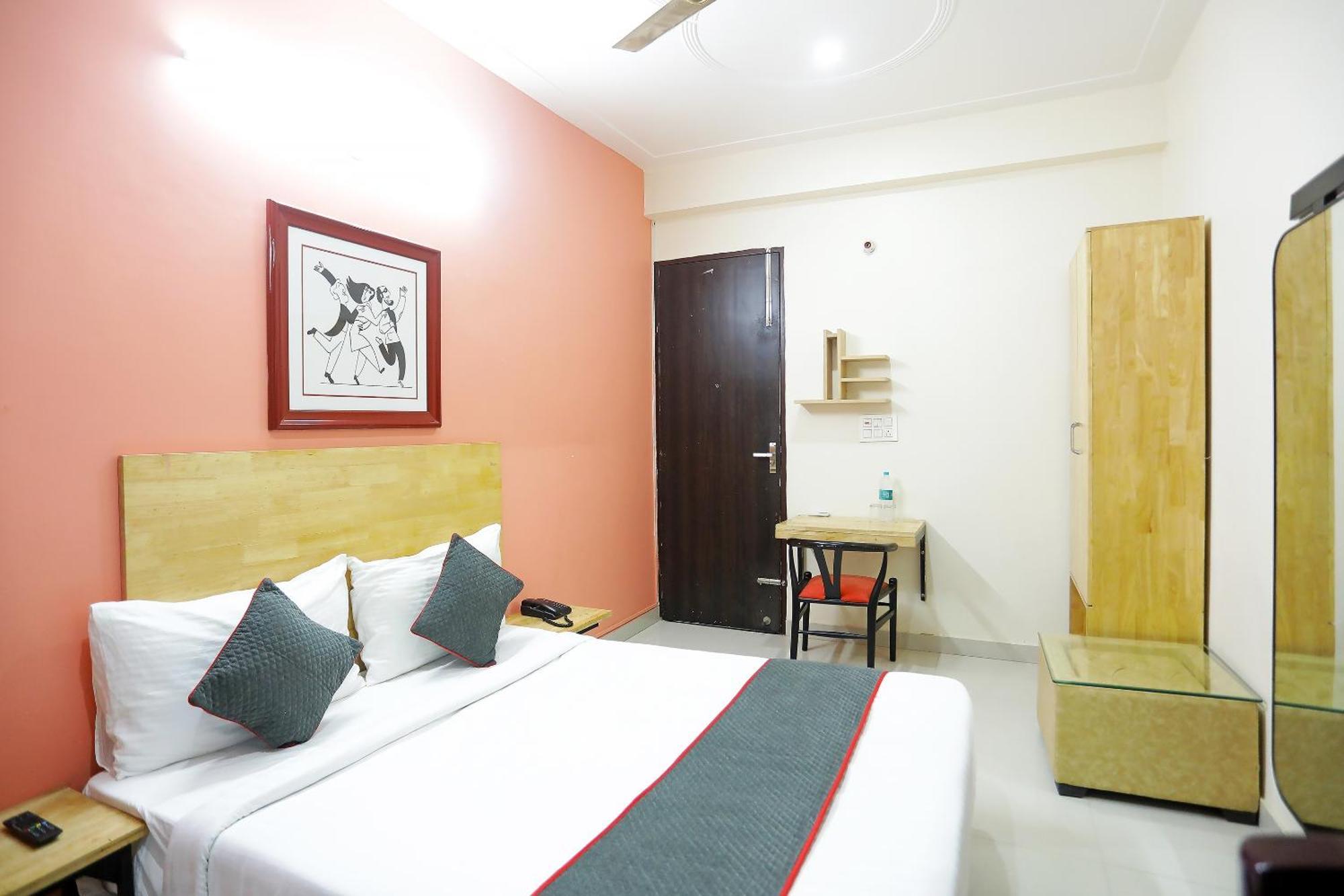 Super Townhouse Cloud Bay, Near Genpact, Sector-69, Gurgaon Hotel Bagian luar foto