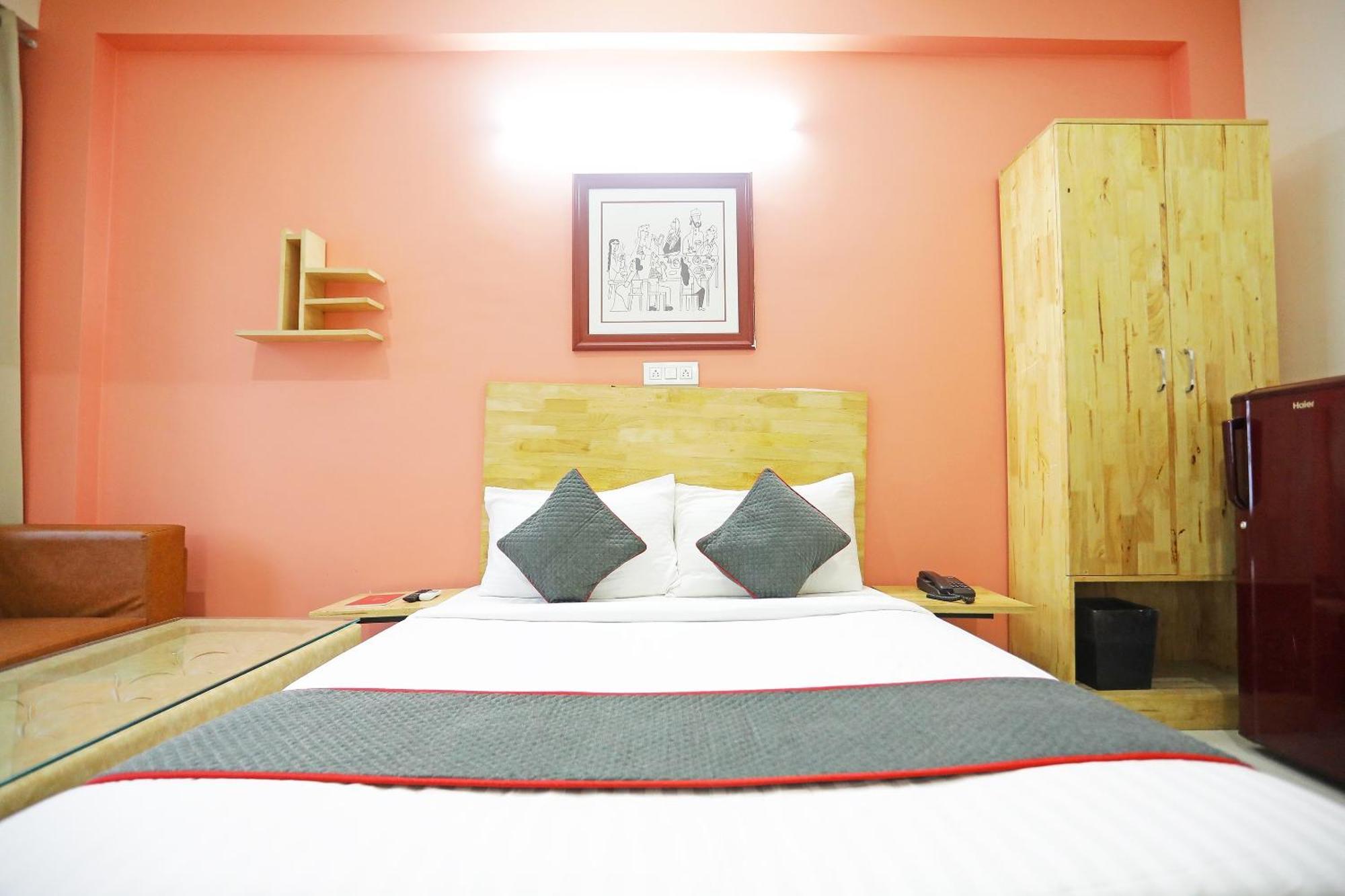 Super Townhouse Cloud Bay, Near Genpact, Sector-69, Gurgaon Hotel Bagian luar foto