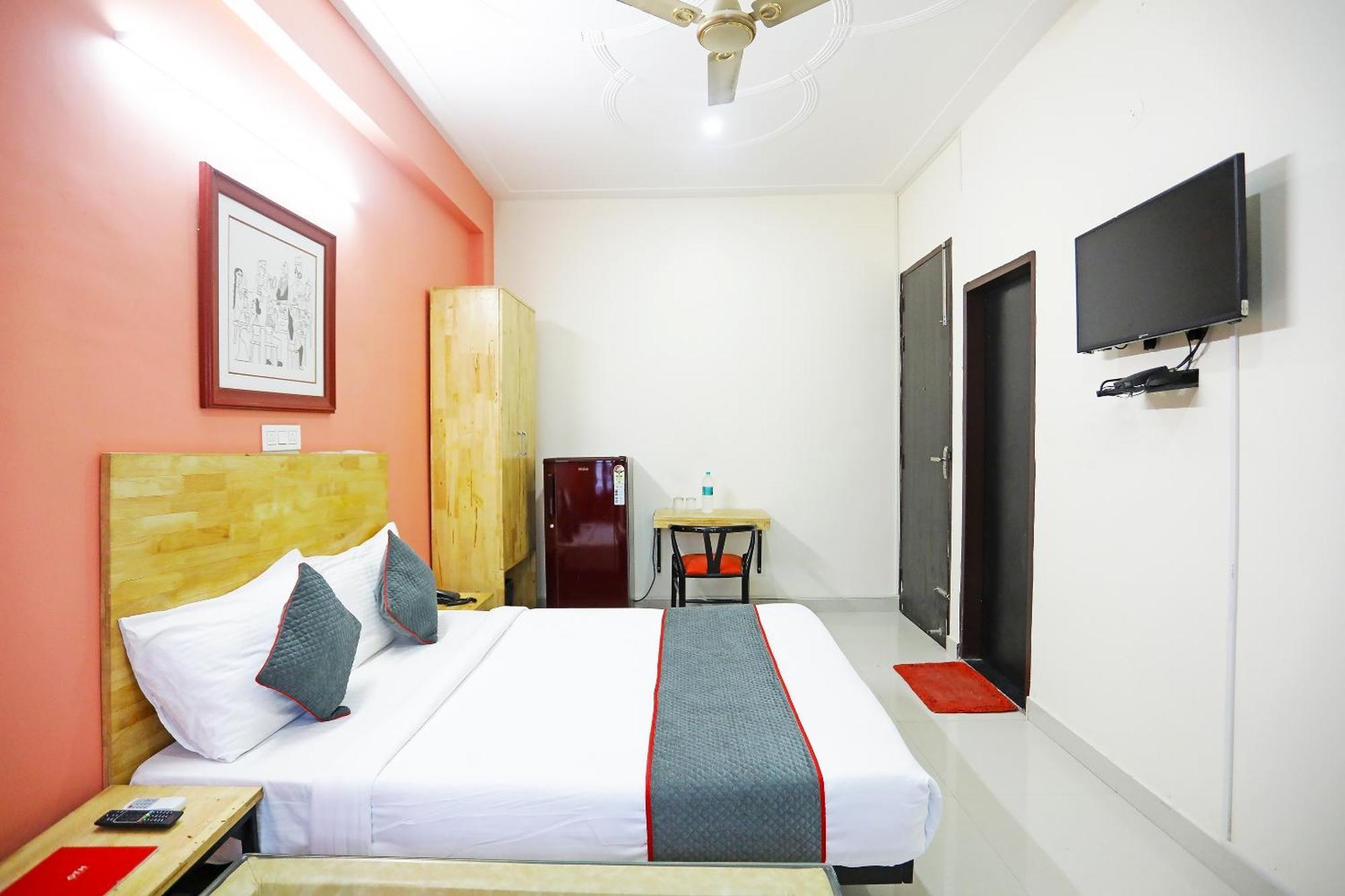 Super Townhouse Cloud Bay, Near Genpact, Sector-69, Gurgaon Hotel Bagian luar foto