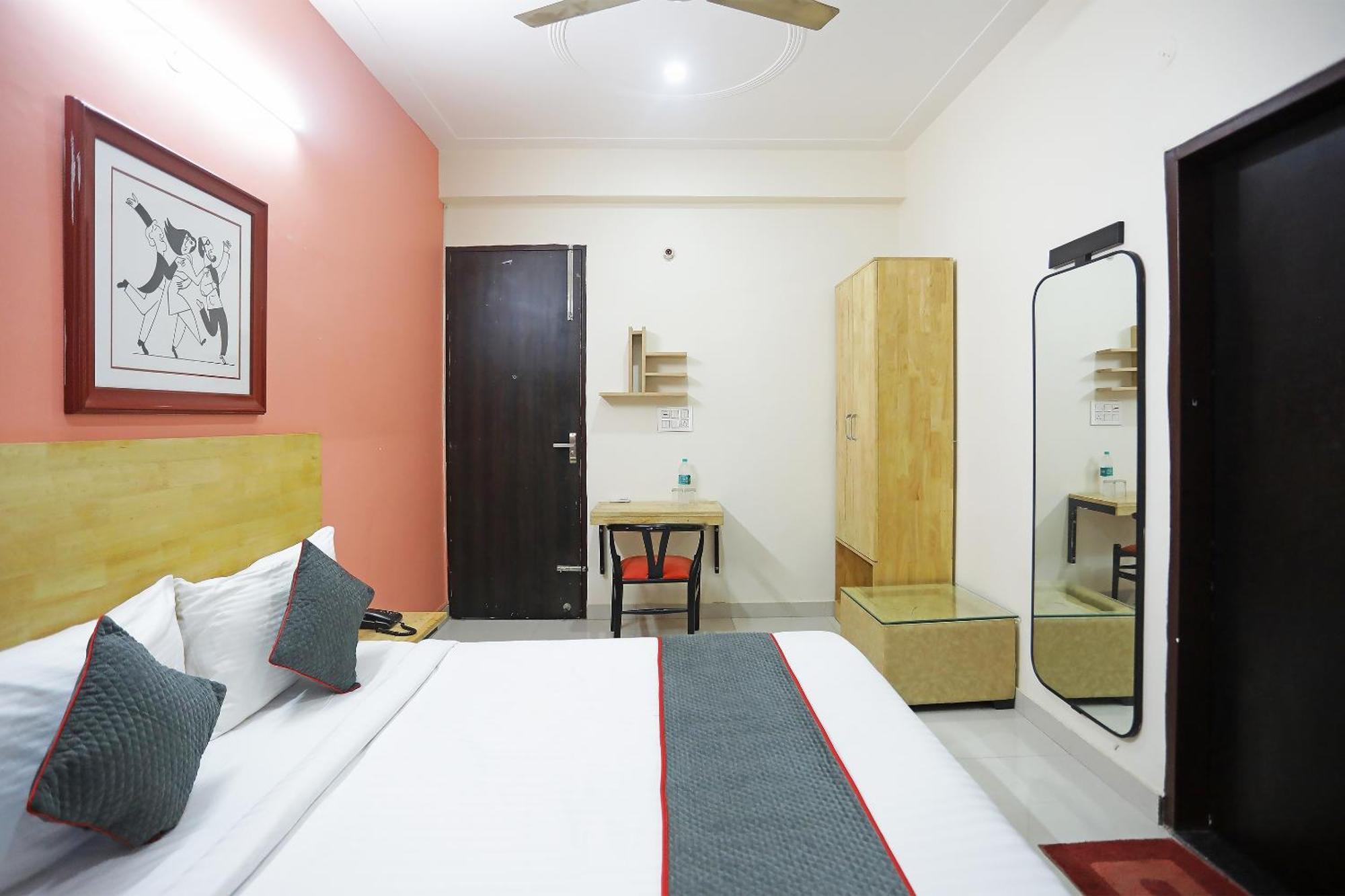 Super Townhouse Cloud Bay, Near Genpact, Sector-69, Gurgaon Hotel Bagian luar foto