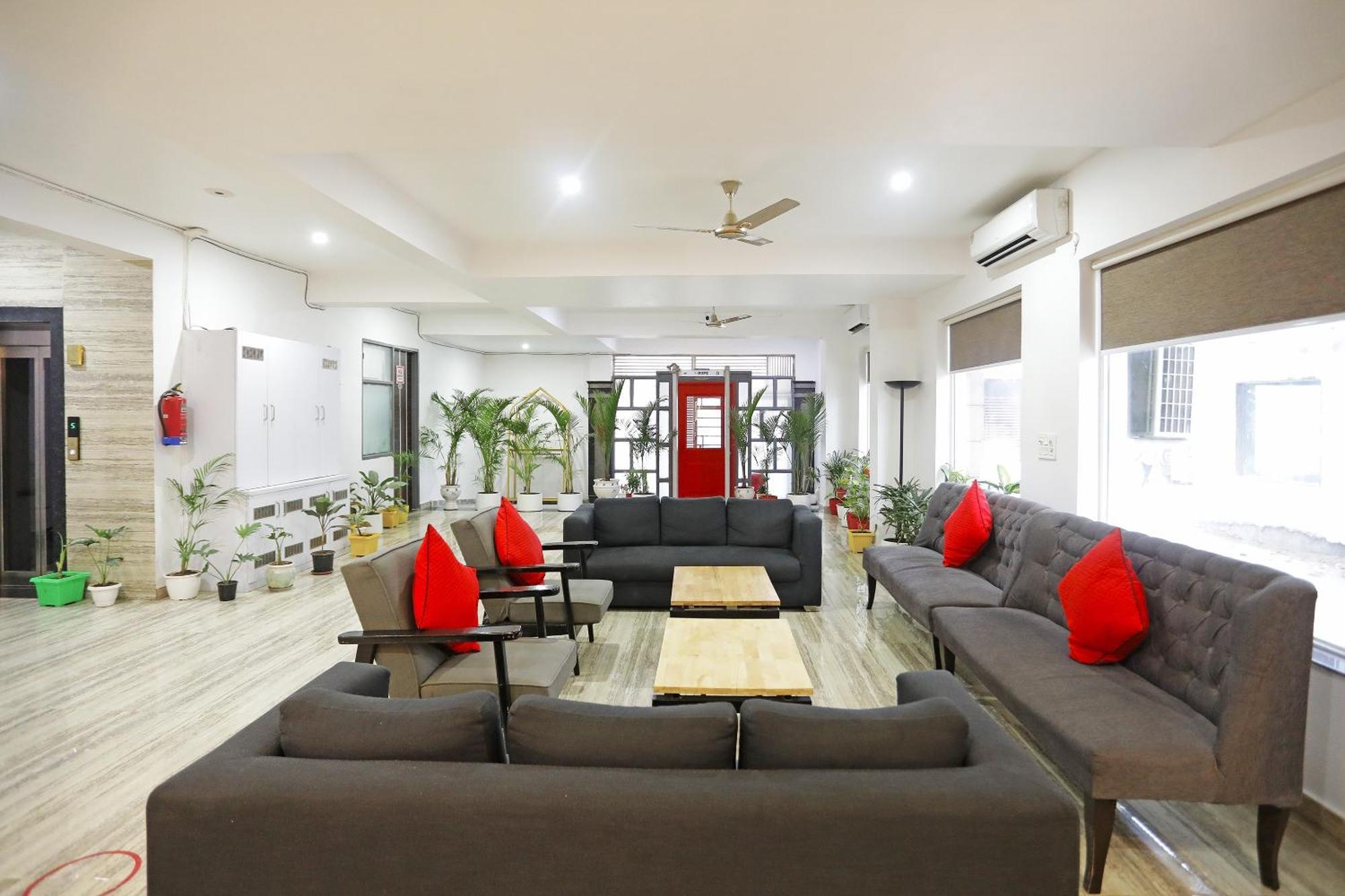 Super Townhouse Cloud Bay, Near Genpact, Sector-69, Gurgaon Hotel Bagian luar foto