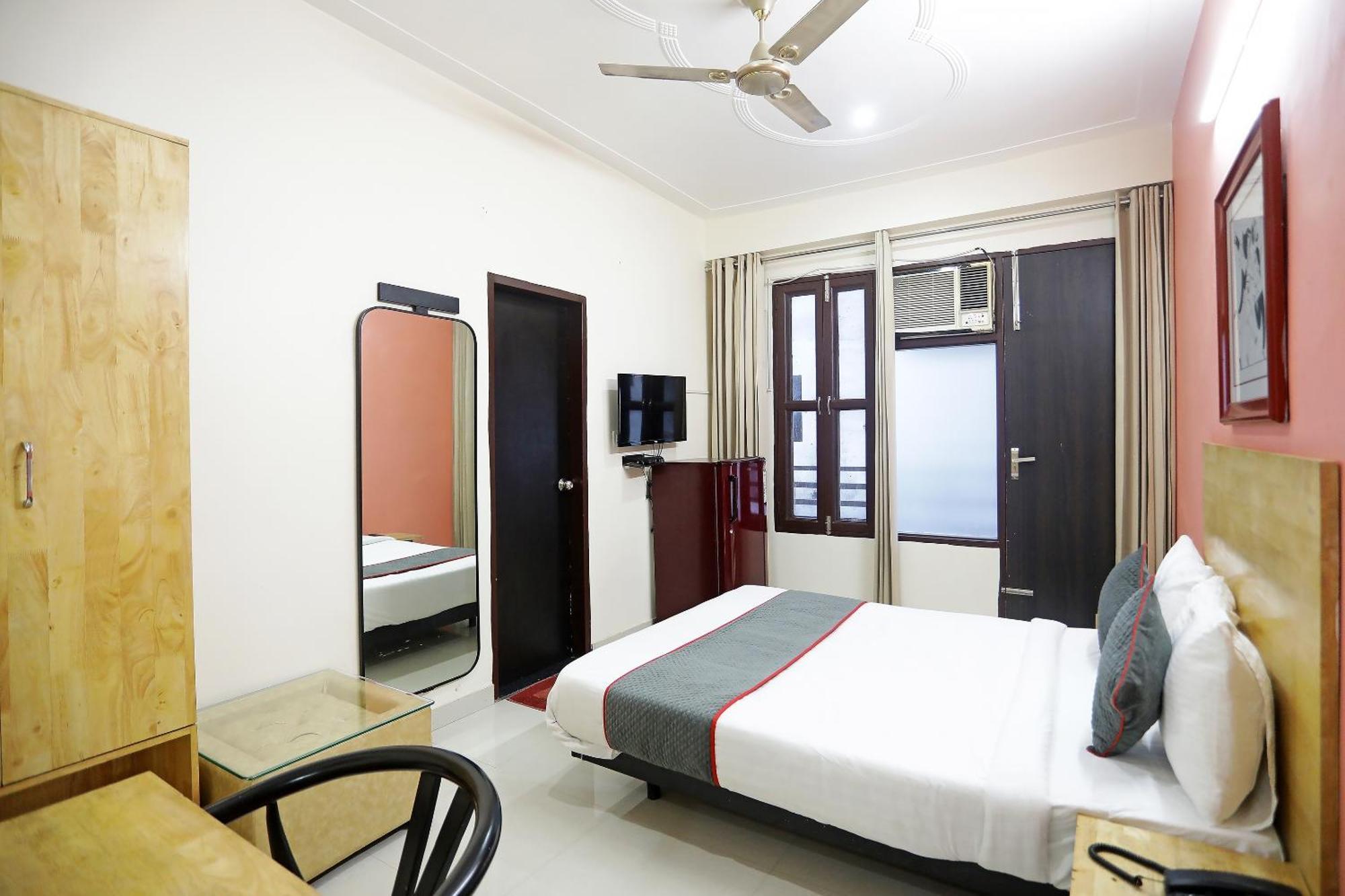 Super Townhouse Cloud Bay, Near Genpact, Sector-69, Gurgaon Hotel Bagian luar foto