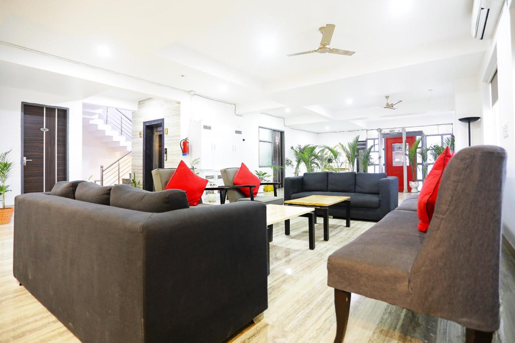 Super Townhouse Cloud Bay, Near Genpact, Sector-69, Gurgaon Hotel Bagian luar foto