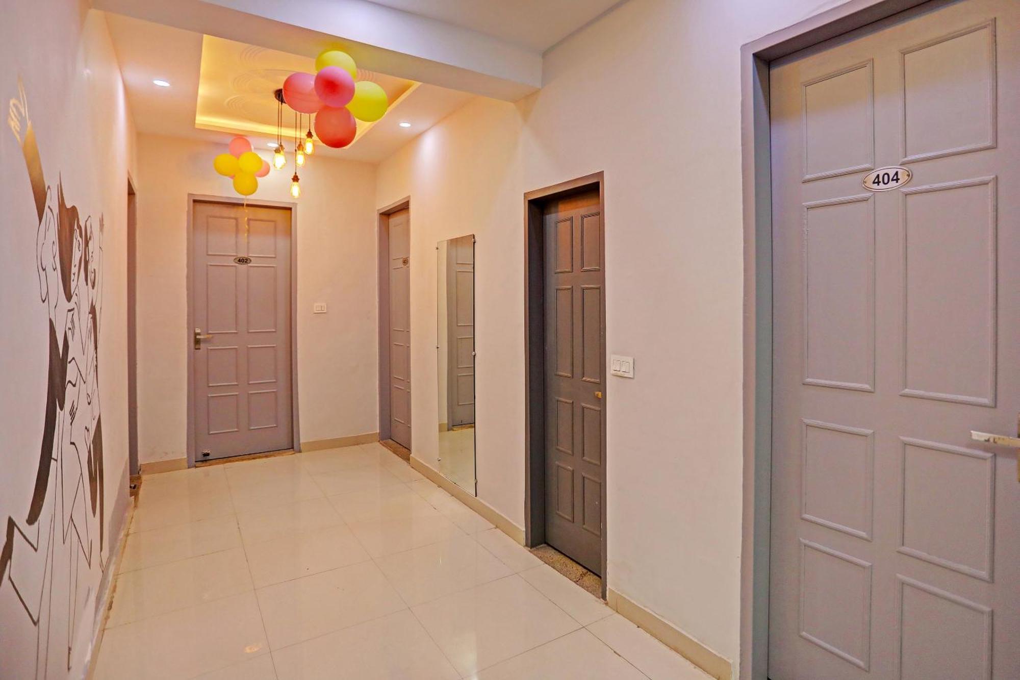 Super Townhouse Cloud Bay, Near Genpact, Sector-69, Gurgaon Hotel Bagian luar foto