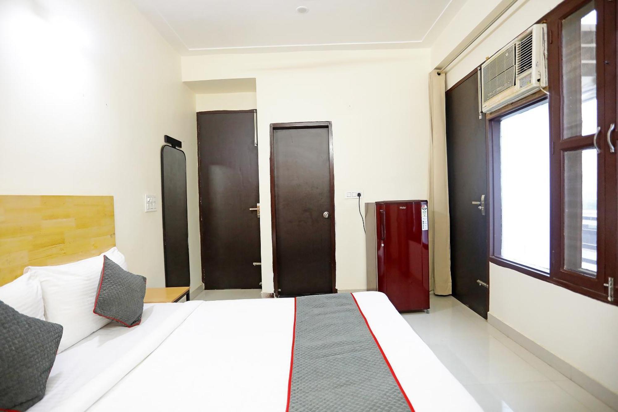 Super Townhouse Cloud Bay, Near Genpact, Sector-69, Gurgaon Hotel Bagian luar foto