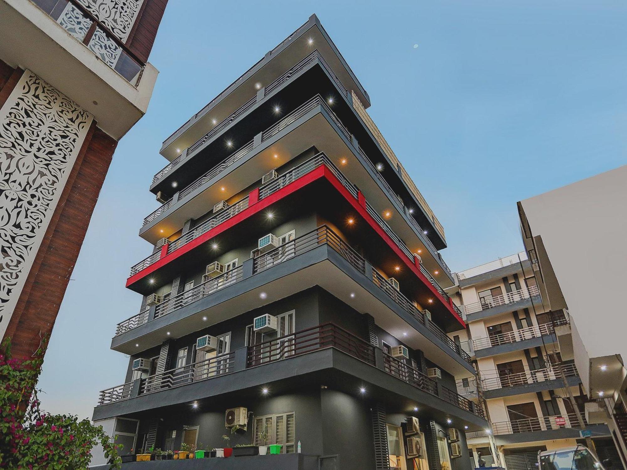 Super Townhouse Cloud Bay, Near Genpact, Sector-69, Gurgaon Hotel Bagian luar foto