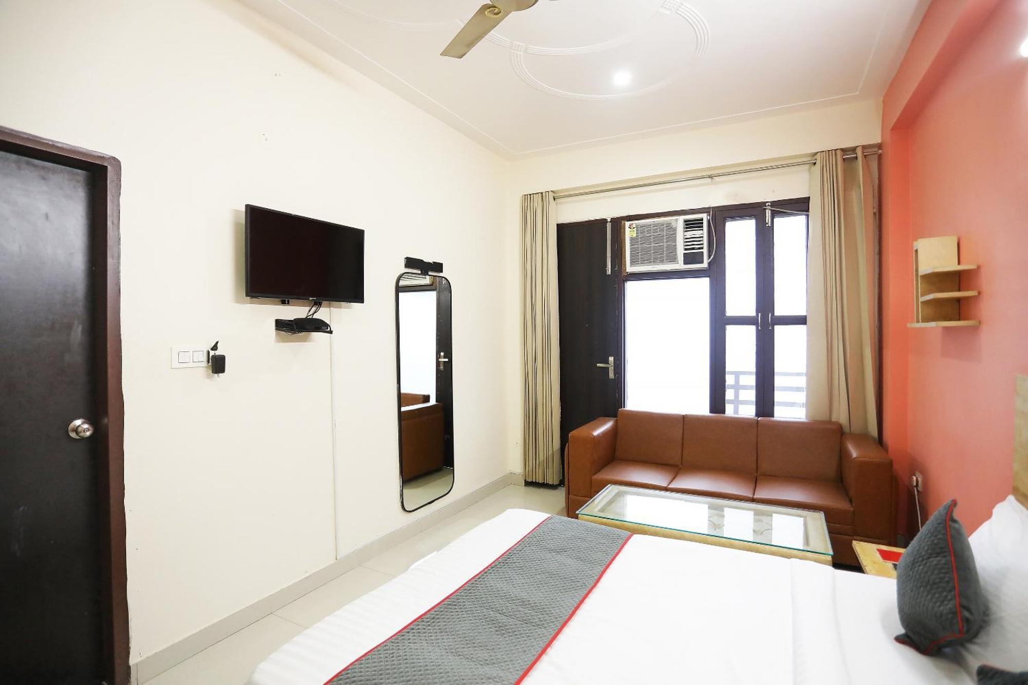 Super Townhouse Cloud Bay, Near Genpact, Sector-69, Gurgaon Hotel Bagian luar foto