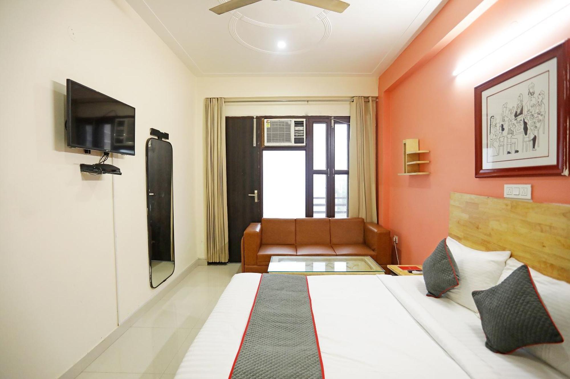Super Townhouse Cloud Bay, Near Genpact, Sector-69, Gurgaon Hotel Bagian luar foto