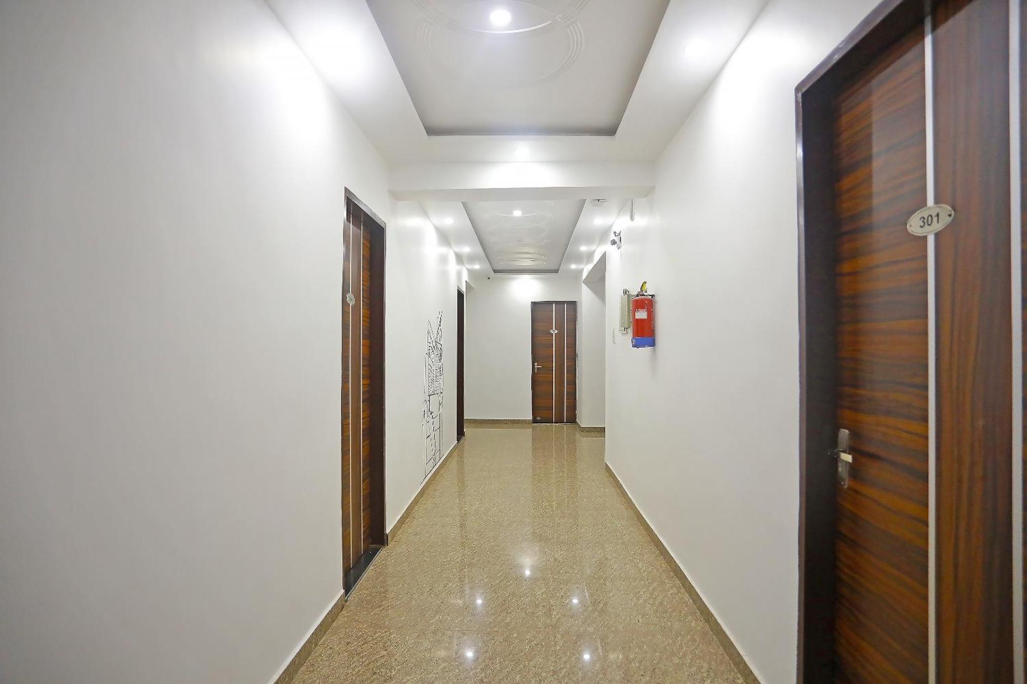 Super Townhouse Cloud Bay, Near Genpact, Sector-69, Gurgaon Hotel Bagian luar foto