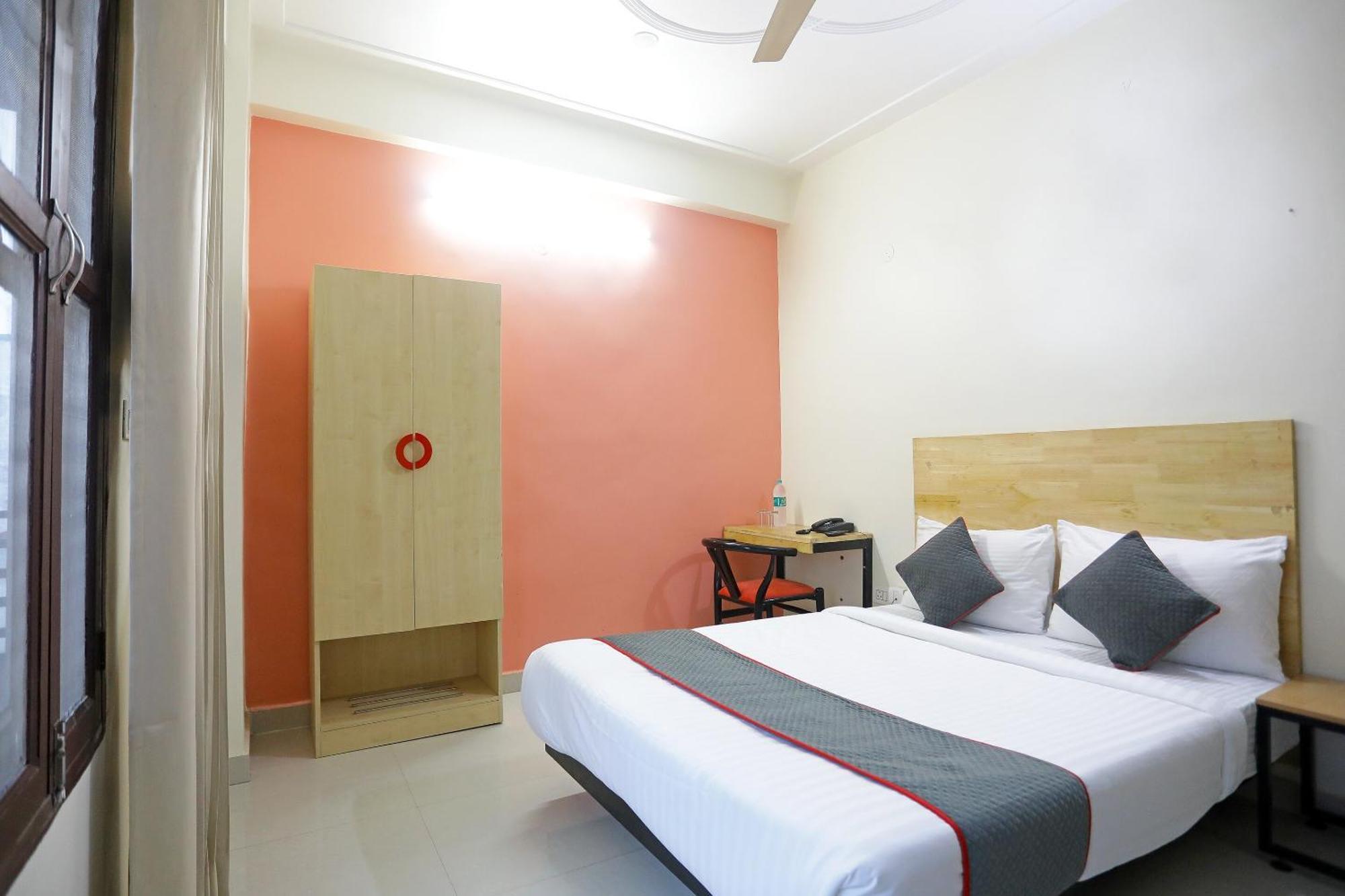 Super Townhouse Cloud Bay, Near Genpact, Sector-69, Gurgaon Hotel Bagian luar foto