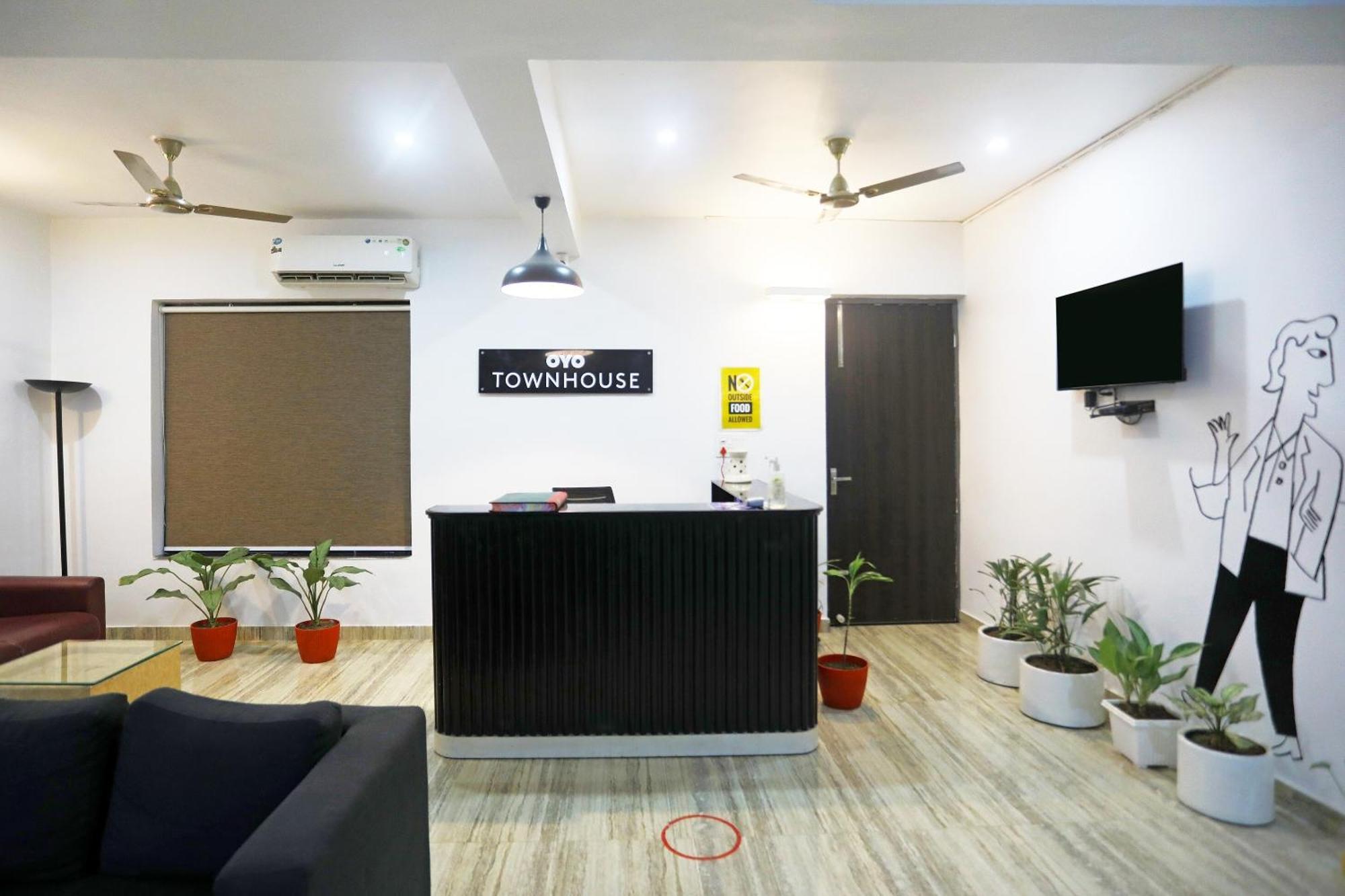 Super Townhouse Cloud Bay, Near Genpact, Sector-69, Gurgaon Hotel Bagian luar foto
