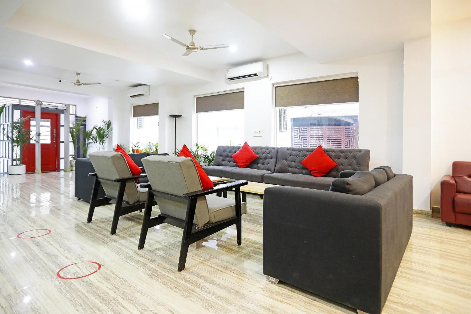 Super Townhouse Cloud Bay, Near Genpact, Sector-69, Gurgaon Hotel Bagian luar foto