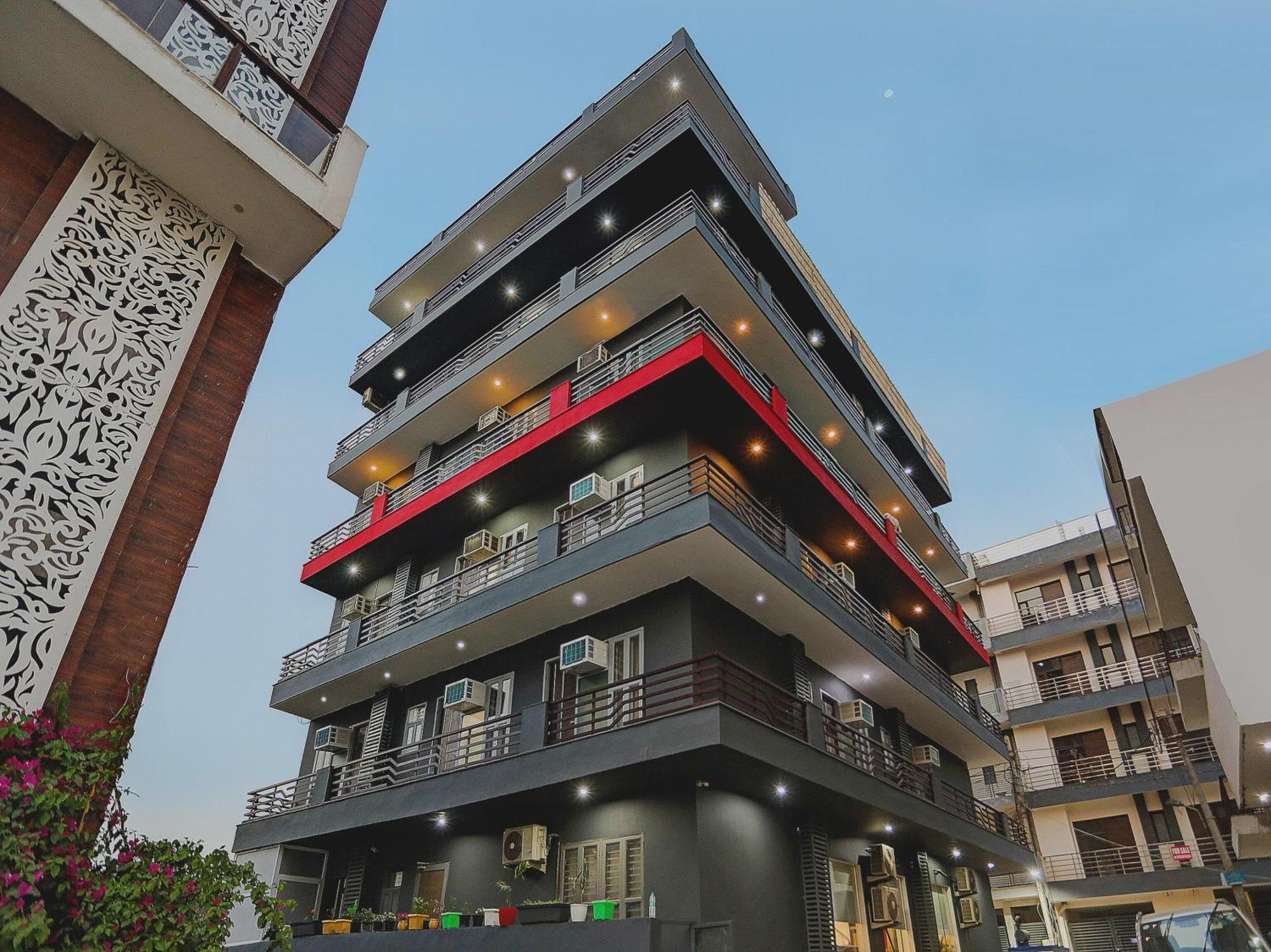 Super Townhouse Cloud Bay, Near Genpact, Sector-69, Gurgaon Hotel Bagian luar foto