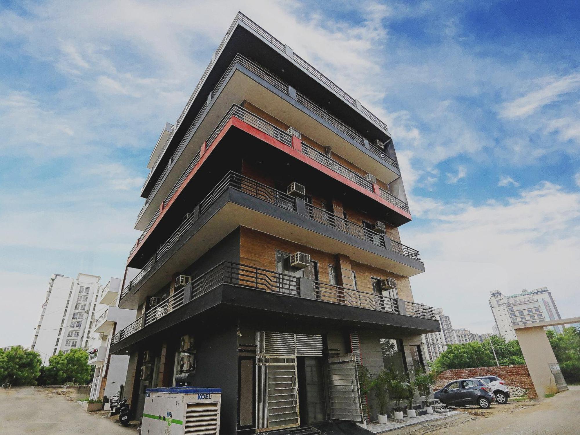 Super Townhouse Cloud Bay, Near Genpact, Sector-69, Gurgaon Hotel Bagian luar foto